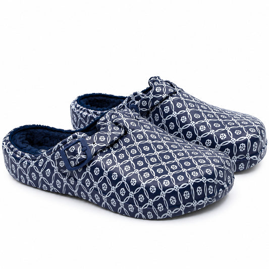 par de Soca Beppi azul marinho com padrão branco, forro polar e fivela ajustável