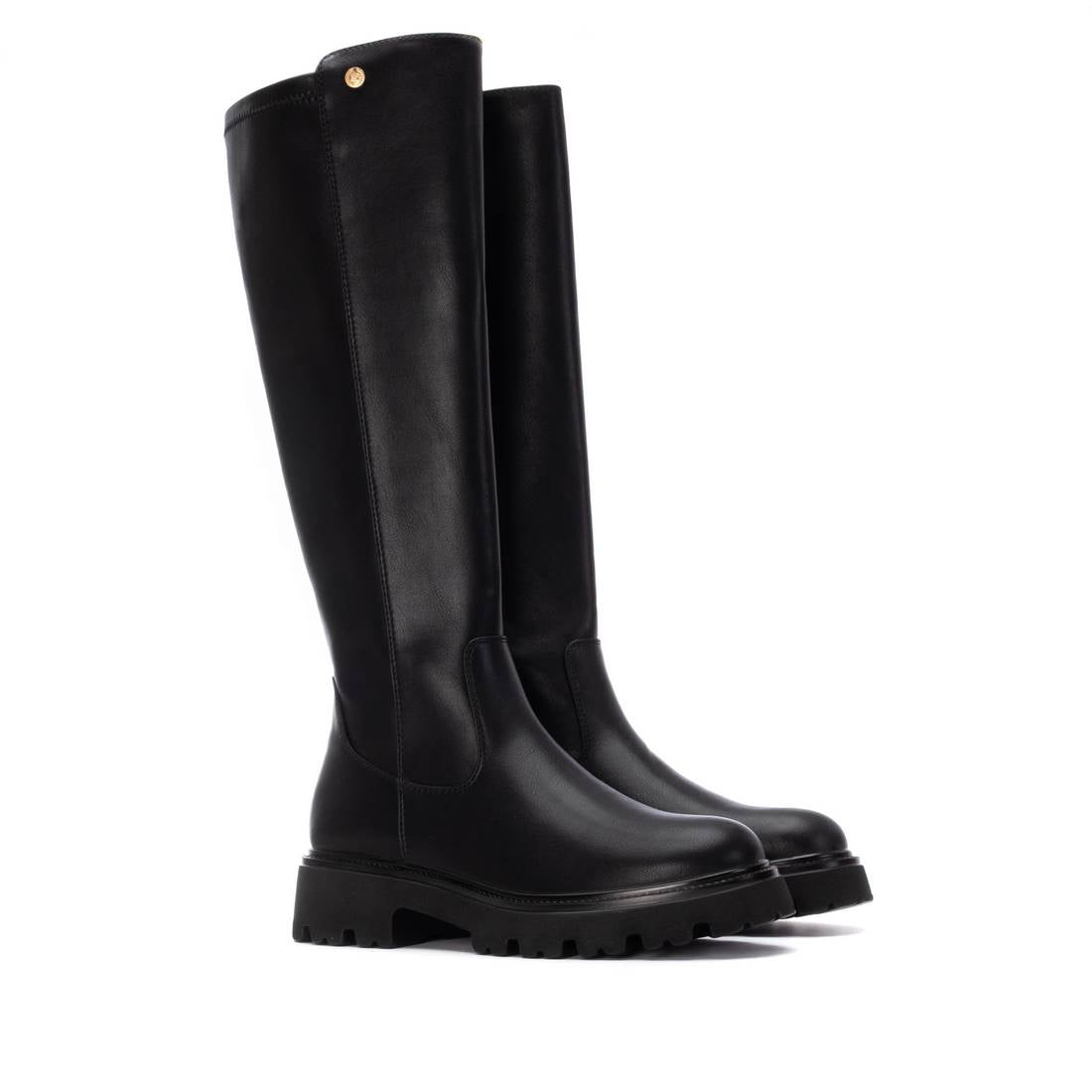Bota XTI preta vegan mulher 14441901 — fotografia 4 do modelo com salto 5 cm