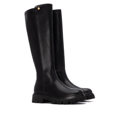 Bota XTI preta vegan mulher 14441901 — fotografia 4 do modelo com salto 5 cm