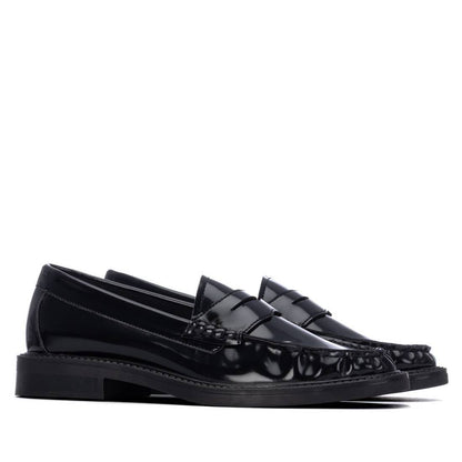 Mocassins de Mulher XTI Pretos com Acabamento Brilhante | 14602101