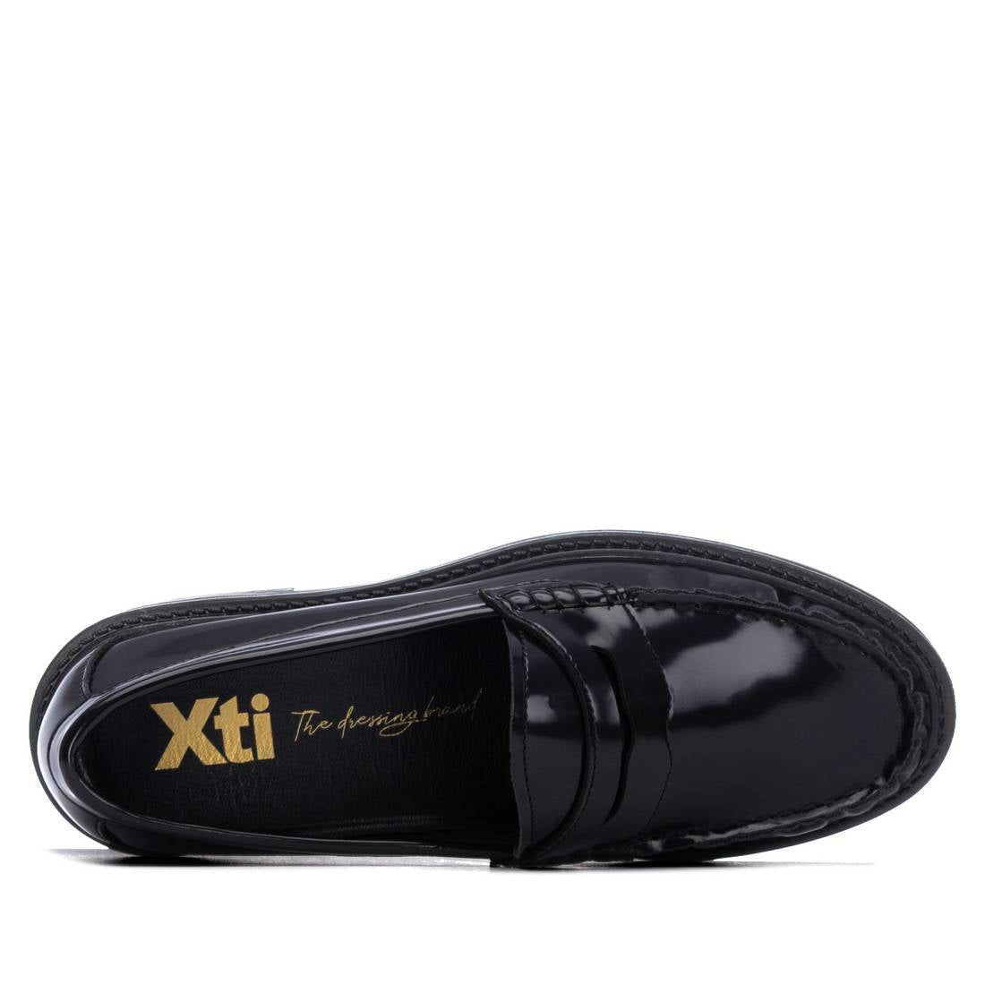 Mocassins de Mulher XTI Pretos com Acabamento Brilhante | 14602101