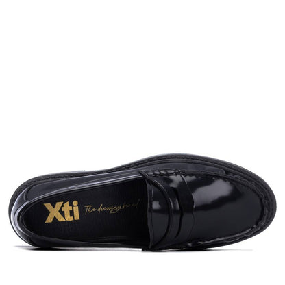 Mocassins de Mulher XTI Pretos com Acabamento Brilhante | 14602101