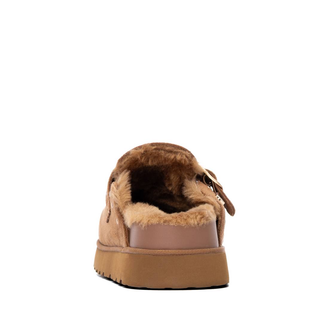 Socas XTI Camel para mulher com biqueira fechada, fivela metálica e tachas decorativas 2